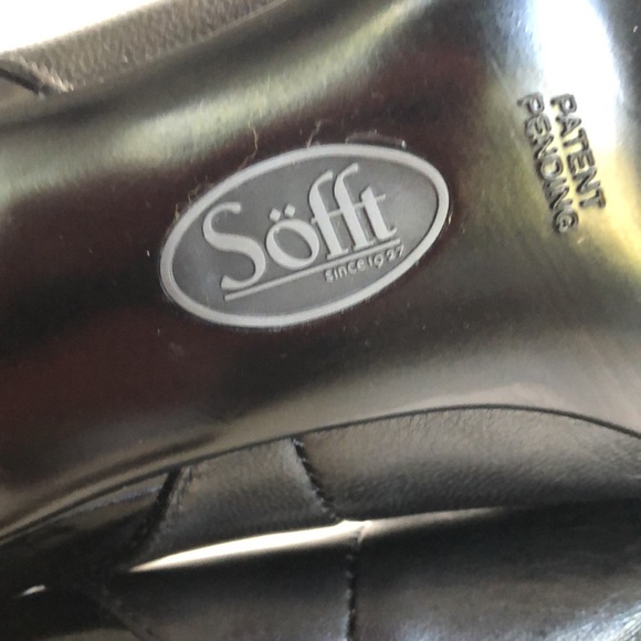 Sofft Black Peep Toe Side Cutouts Leather Heels size 9M - Picture 16 of 17